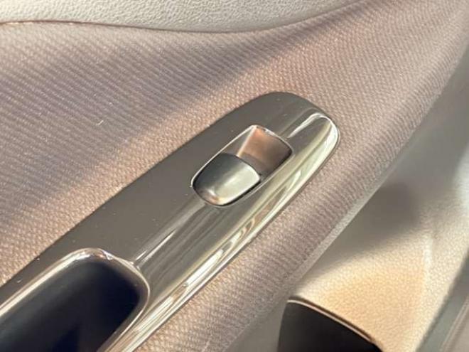 セレナ2.0 ハイウェイスター 4WD　防錆塗装4WDTVナビBカメETC夏冬タイヤ 2000