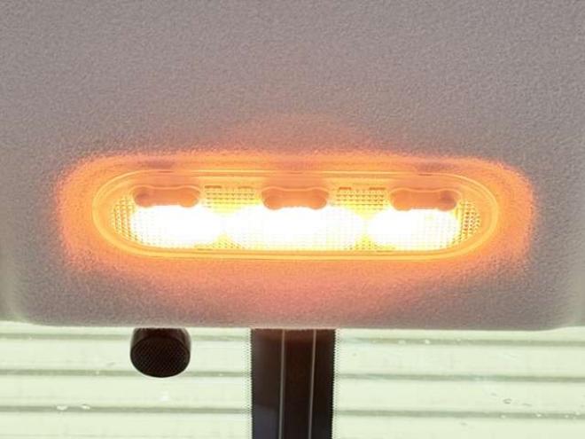 セレナ2.0 ハイウェイスター 4WD　防錆塗装4WDTVナビBカメETC夏冬タイヤ 2000