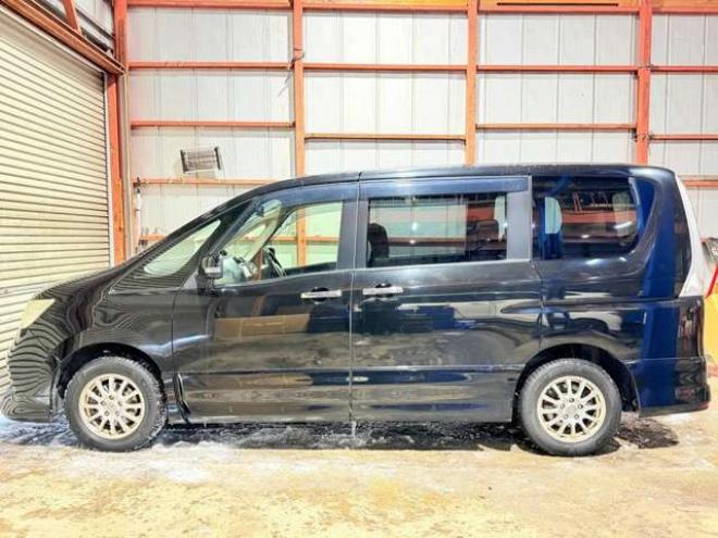 セレナ2.0 ハイウェイスター 4WD　防錆塗装4WDTVナビBカメETC夏冬タイヤ 2000