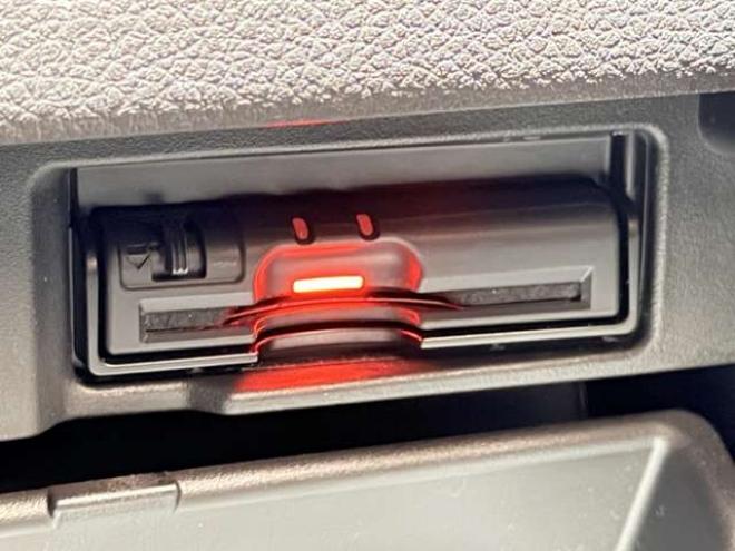 セレナ2.0 ハイウェイスター 4WD　防錆塗装4WDTVナビBカメETC夏冬タイヤ 2000