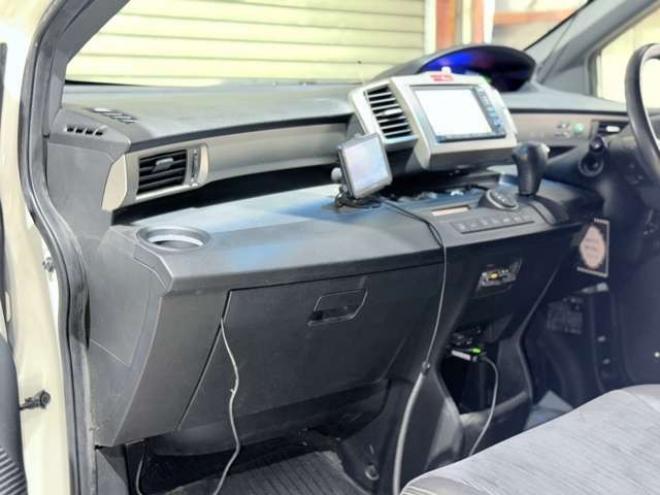 フリードスパイクハイブリッド1.5 ジャストセレクション　下廻防錆TVナビBカメETC 2WD 1500