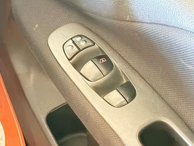 セレナ2.0 ハイウェイスター 4WD　防錆塗装4WDスマキーエンスタ 2000