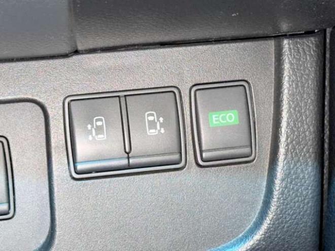 セレナ2.0 ハイウェイスター 4WD　防錆塗装4WDスマキーエンスタ 2000