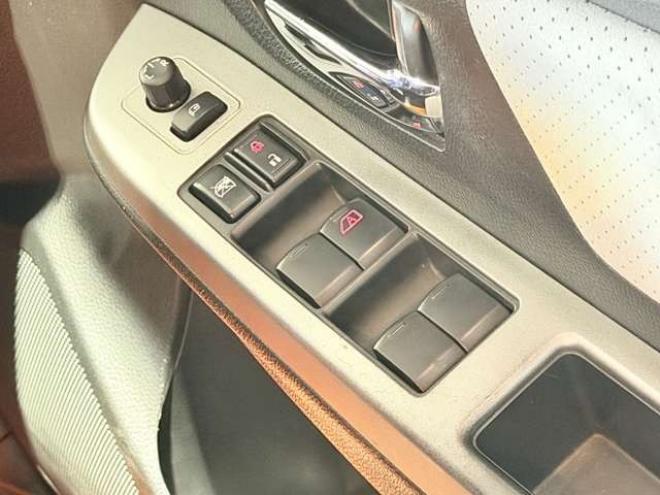 インプレッサXVハイブリッド 2.0i-L アイサイト 4WD　防錆塗装4WDTVナビBカメエンスタ夏冬タイヤ 2000