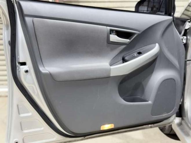 プリウス1.8 S　下廻防錆キーレスCD夏冬タイヤ 2WD 1800