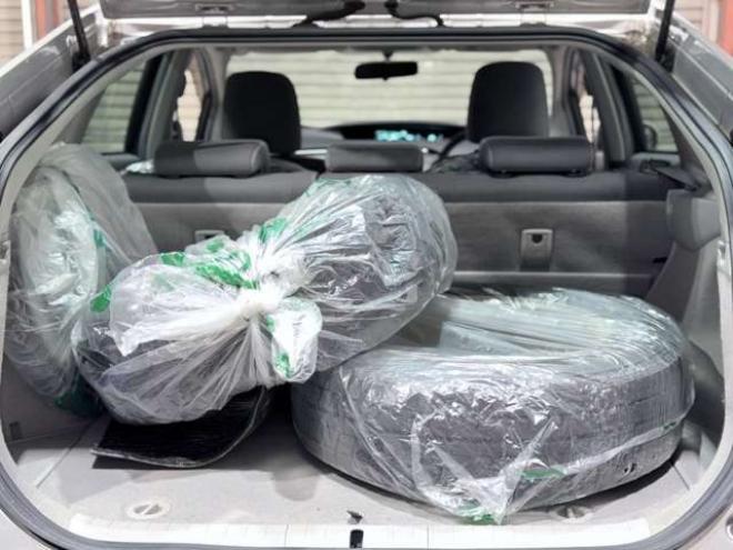 プリウス1.8 S　下廻防錆キーレスCD夏冬タイヤ 2WD 1800