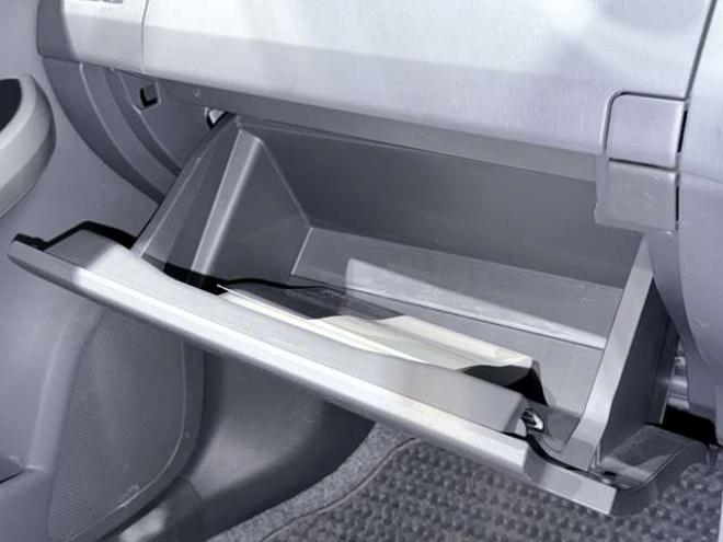 プリウス1.8 S　下廻防錆キーレスCD夏冬タイヤ 2WD 1800