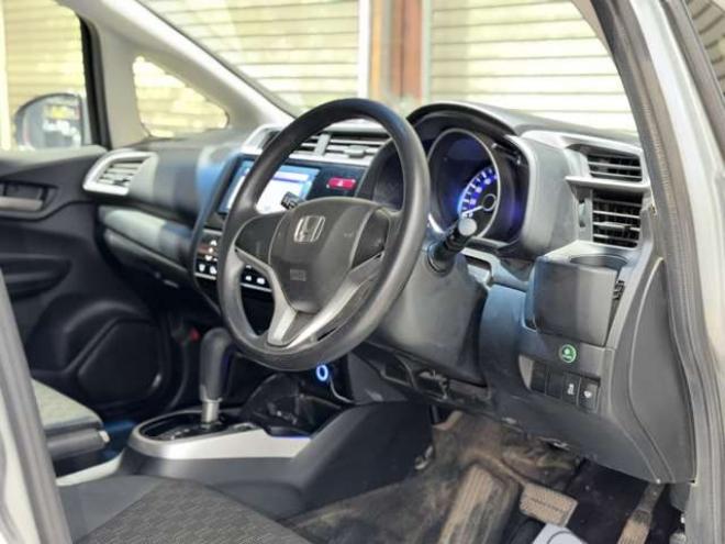 フィット1.3 13G Sパッケージ 4WD　下廻防錆キーレスナビ 1300