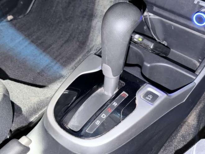 フィット1.3 13G Sパッケージ 4WD　下廻防錆キーレスナビ 1300