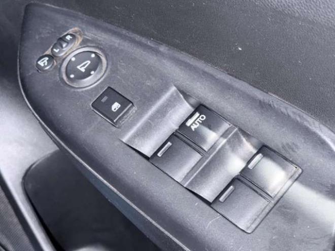 フィット1.3 13G Sパッケージ 4WD　下廻防錆キーレスナビ 1300