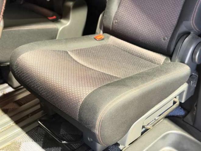 セレナ2.0 ハイウェイスター 4WD　防錆塗装4WDナビBカメエンスタ後席モニタETC 2000