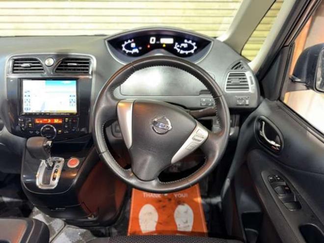 セレナ2.0 ハイウェイスター 4WD　防錆塗装4WDナビBカメエンスタ後席モニタETC 2000