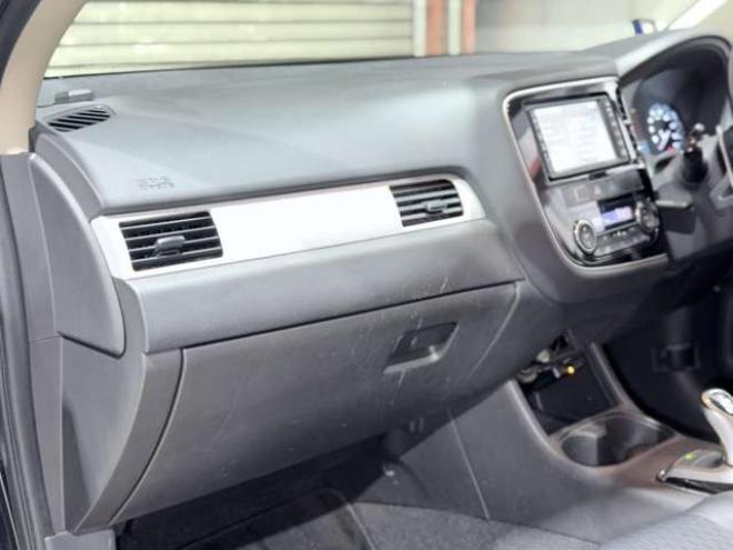 アウトランダーPHEV2.0 G セーフティパッケージ 4WD　下廻防錆ナビBカメETC 2000