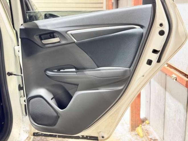 フィット1.3 13G Fパッケージ 4WD　防錆塗装4WDスマキーCD 1300