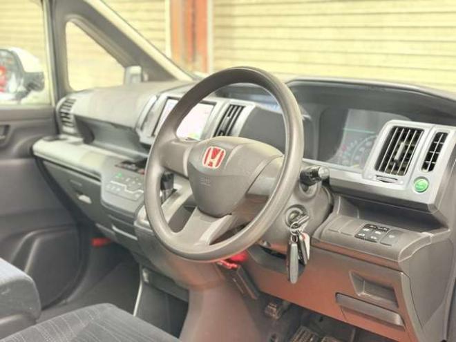 ステップワゴン2.0 G Lパッケージ 4WD　防錆塗装4WDTVナビBカメエンスタETC夏冬タイヤ 2000