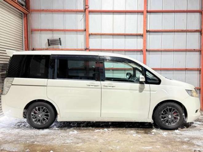 ステップワゴン2.0 G Lパッケージ 4WD　防錆塗装4WDTVナビBカメエンスタETC夏冬タイヤ 2000