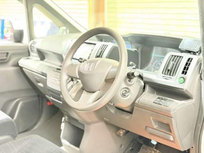 ステップワゴン2.0 G HIDエディション 4WD　防錆塗装4WDTVナビBカメ 2000