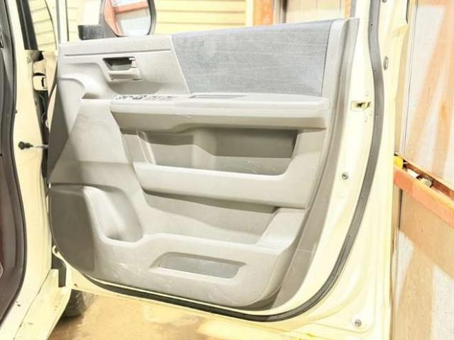 ステップワゴン2.0 G HIDエディション 4WD　防錆塗装4WDTVナビBカメ 2000