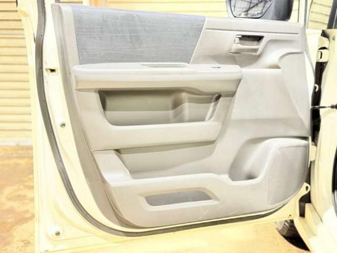 ステップワゴン2.0 G HIDエディション 4WD　防錆塗装4WDTVナビBカメ 2000