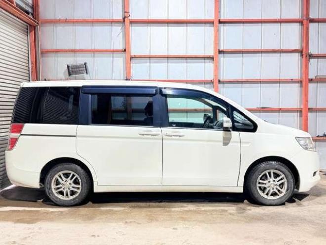 ステップワゴン2.0 G HIDエディション 4WD　防錆塗装4WDTVナビBカメ 2000