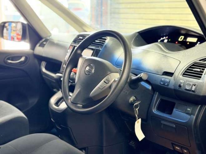 セレナ2.0 20S 4WD　防錆塗装4WDキーレスTVナビBカメ夏冬タイヤETC 2000