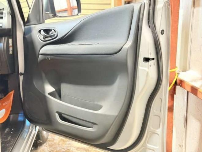 セレナ2.0 20S 4WD　防錆塗装4WDキーレスTVナビBカメ夏冬タイヤETC 2000