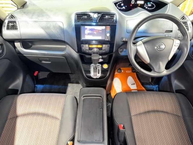 セレナ2.0 ハイウェイスター 4WD　防錆塗装4WDTVナビ 2000