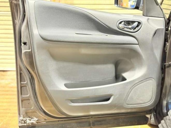 セレナ2.0 ハイウェイスター 4WD　防錆塗装4WDTVナビ 2000