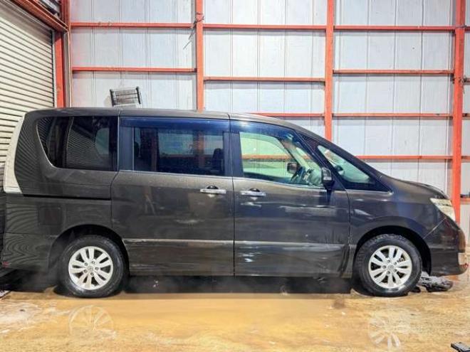 セレナ2.0 ハイウェイスター 4WD　防錆塗装4WDTVナビ 2000