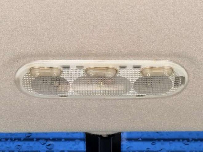 セレナ2.0 ハイウェイスター 4WD　防錆塗装4WDTVナビ 2000