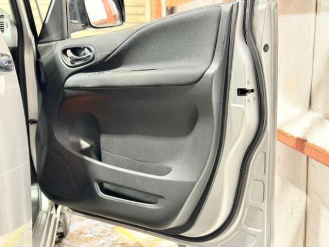 セレナ2.0 20X 4WD　防錆塗装4WDキーレスTVナビ 2000