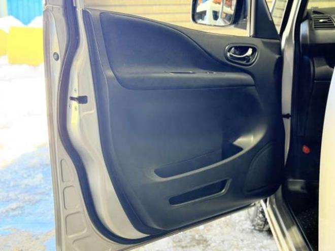 セレナ2.0 20X 4WD　防錆塗装4WDキーレスTVナビ 2000