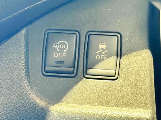 セレナ2.0 20X 4WD　防錆塗装4WDキーレスTVナビ 2000