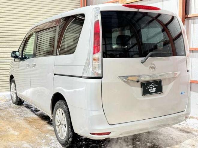 セレナ2.0 20X 4WD　防錆塗装4WDキーレスTVナビ 2000