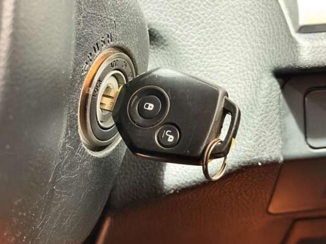 インプレッサスポーツ 2.0 i アイサイト 4WD　防錆塗装4WDキーレスCD夏冬タイヤ 2000