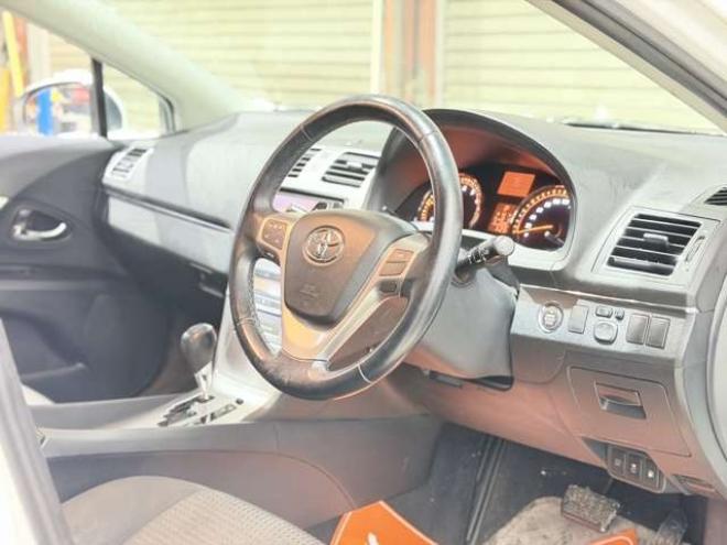 アベンシスワゴン2.0 Xi　防錆塗装TVナビエンスタ夏冬タイヤETCドラレコ 2WD 2000