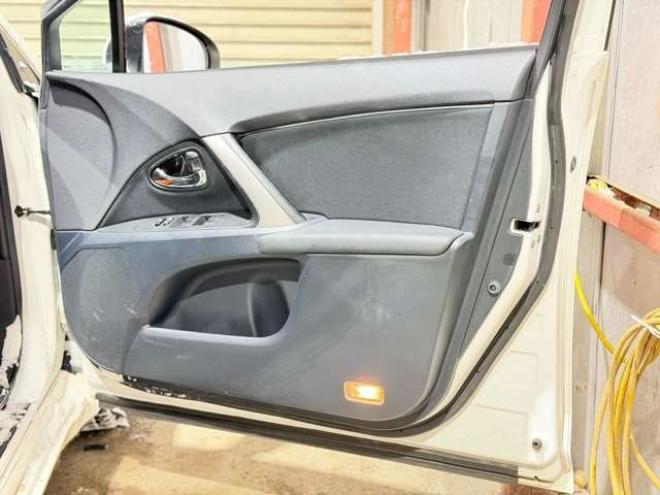 アベンシスワゴン2.0 Xi　防錆塗装TVナビエンスタ夏冬タイヤETCドラレコ 2WD 2000