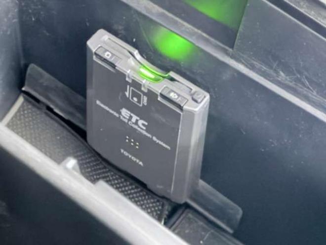 アベンシスワゴン2.0 Xi　防錆塗装TVナビエンスタ夏冬タイヤETCドラレコ 2WD 2000