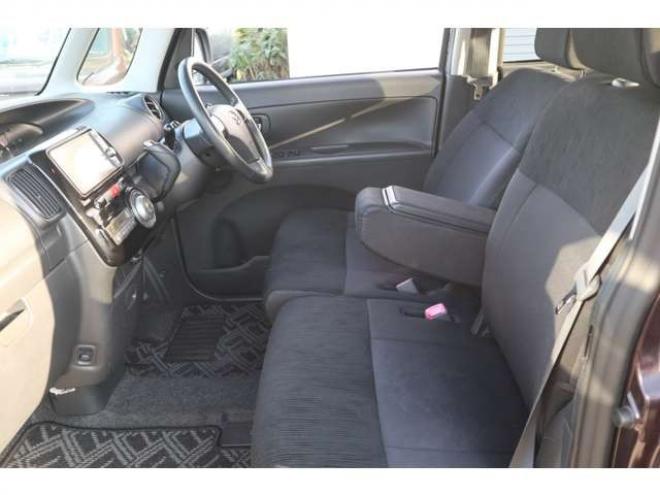 タントカスタム RS 4WD　アイドリングストップ・ナビ・TV・左パワースライドドア・ターボ・Tチェーン式 660