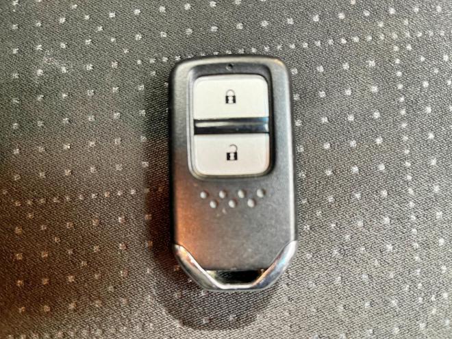 フィットハイブリッド1.5ハイブリッドFパッケージ 4WD 5年保証 スマキー ナビ Bカメ ETC 寒冷地仕様 禁煙 車検整備2年付