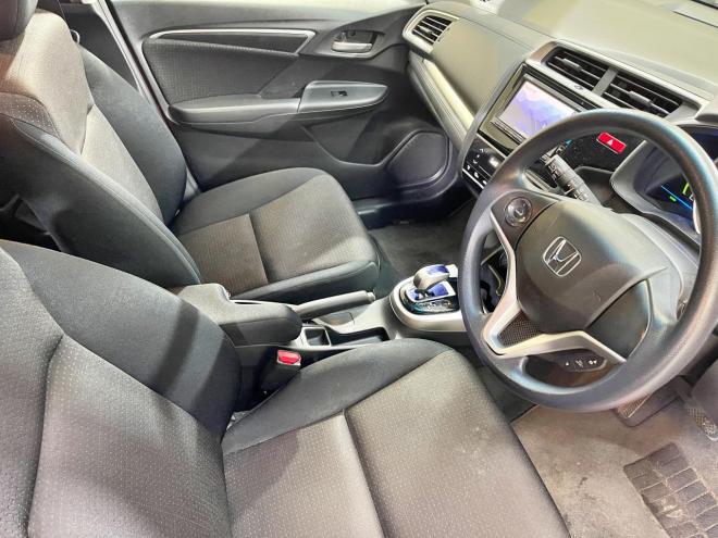 フィットハイブリッド1.5ハイブリッドFパッケージ 4WD 5年保証 スマキー ナビ Bカメ ETC 寒冷地仕様 禁煙 車検整備2年付