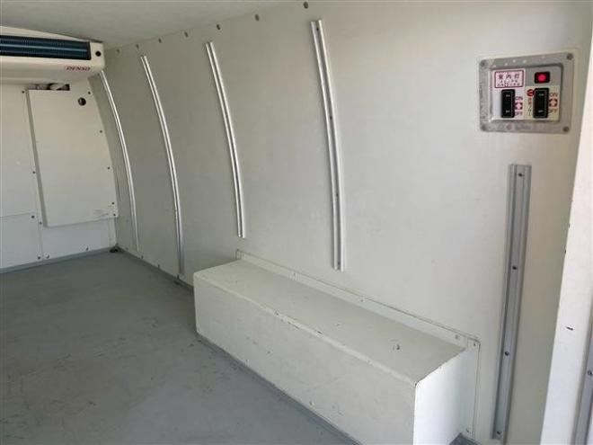 ハイエースバン2.8 中温強化冷凍バン ロング ディーゼルターボ 4WD　 2800