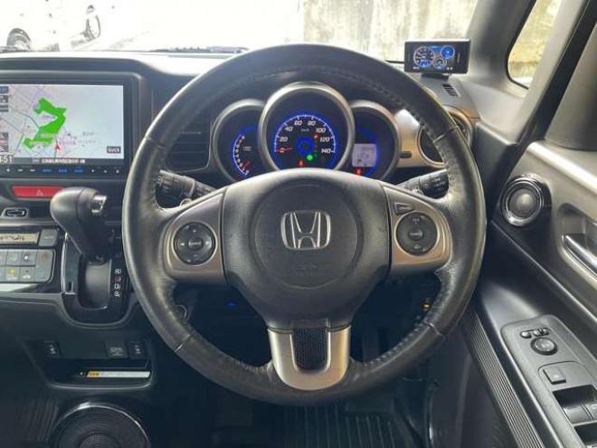 N-BOXスラッシュ X ターボパッケージ 4WD　1年走行距離無制限保証付/Bluetooth/純正8インチナビ・フルセグTV/バックカメラ/ETC/冬タイヤ装着/純正アルミホイール夏タイヤ付き/LEDフォグ/HIDヘッドライト/ステアリングヒーター/シートヒータ/法定整備/修復歴無 660