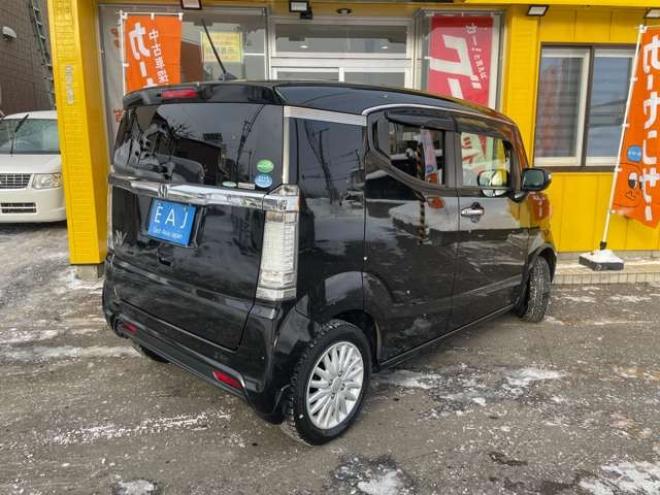 N-BOXスラッシュ X ターボパッケージ 4WD　1年走行距離無制限保証付/Bluetooth/純正8インチナビ・フルセグTV/バックカメラ/ETC/冬タイヤ装着/純正アルミホイール夏タイヤ付き/LEDフォグ/HIDヘッドライト/ステアリングヒーター/シートヒータ/法定整備/修復歴無 660