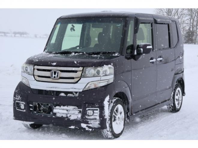 N-BOXカスタムG SSパッケージ 4WD　後期　検二年　バックカメラ　パワースライドドア　自社　ローンカノウ 660