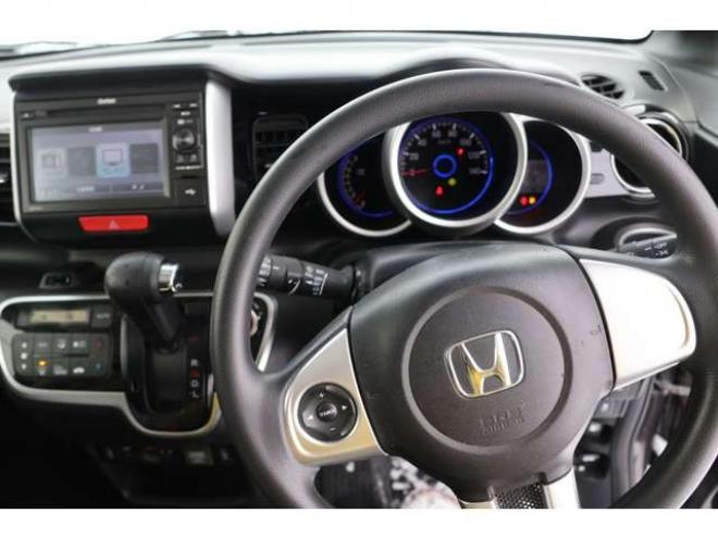 N-BOXカスタムG SSパッケージ 4WD　後期　検二年　バックカメラ　パワースライドドア　自社　ローンカノウ 660