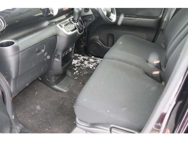 N-BOXカスタムG SSパッケージ 4WD　後期　検二年　バックカメラ　パワースライドドア　自社　ローンカノウ 660