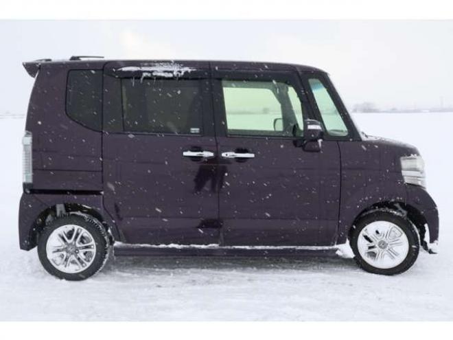 N-BOXカスタムG SSパッケージ 4WD　後期　検二年　バックカメラ　パワースライドドア　自社　ローンカノウ 660