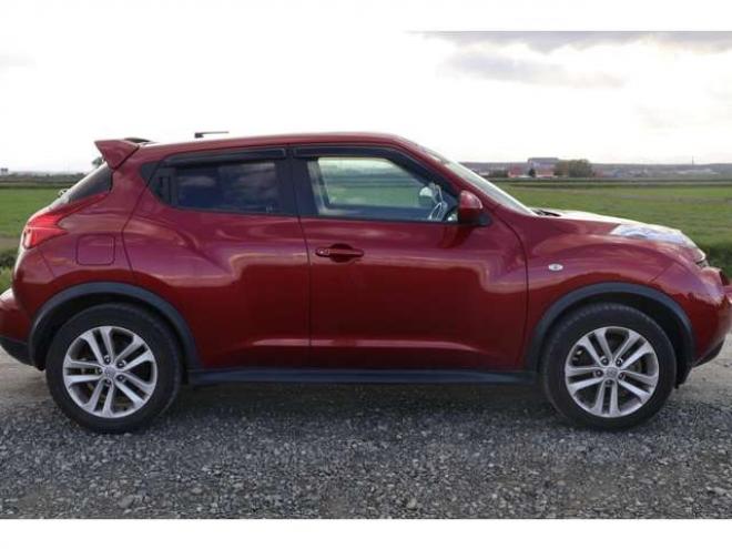 ジューク1.6 16GT FOUR 4WD　検2年　バックカメラ　自社　ローンカノウ 1600