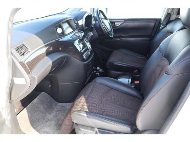 エルグランド2.5 250ハイウェイスター 4WD　検2年　ETC　アラウンドビューモニター　ブルートゥース　自社　ローンカノウ 2500